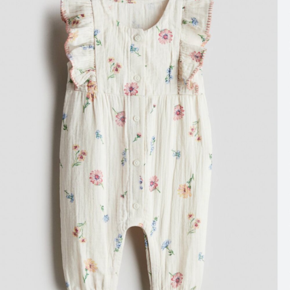 🌼🤍 H&M Muslin Floral Romper – 6–9M 🤍🌼